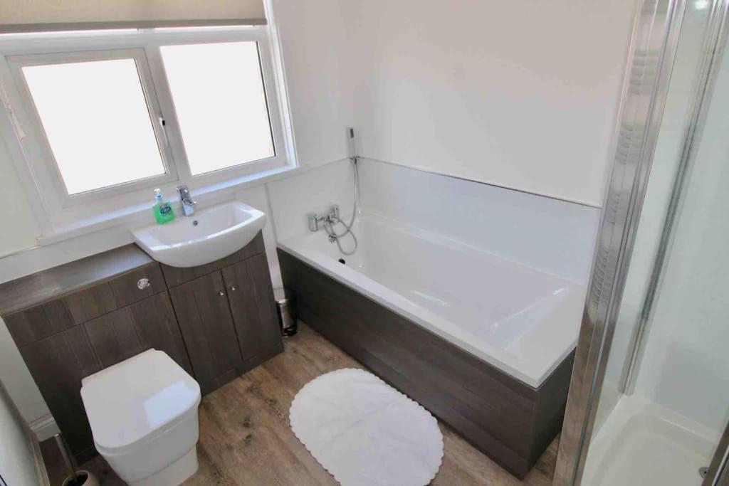Tidesreach Filey, Sleeps 13, Close To Beach المظهر الخارجي الصورة