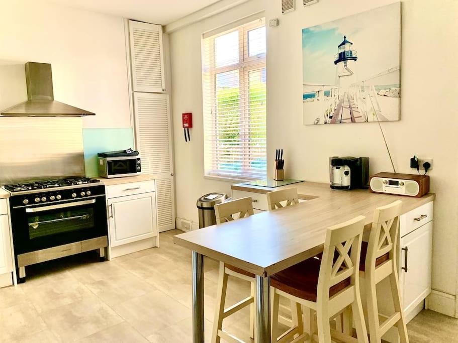 Tidesreach Filey, Sleeps 13, Close To Beach المظهر الخارجي الصورة